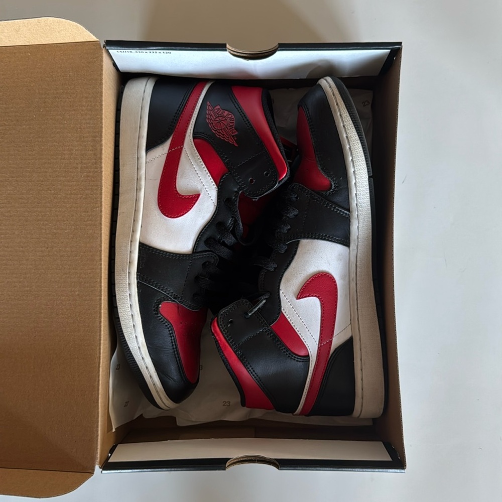 Air Jordan 1 Mid